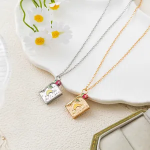 Collar de relicario de libro vintage con estrella luna rosa en oro y plata mate
