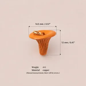 Vista detallada que muestra las dimensiones exactas y el peso de 4g del colgante de seta naranja