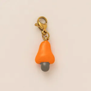 Einzigartiger Cashew-Frucht-Anhänger mit 18 Karat vergoldetem Edelstahl-Karabinerverschluss