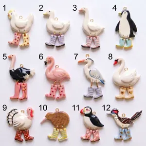 Douze pendentifs oiseaux uniques avec bottes colorées numérotés de 1 à 12 au choix.