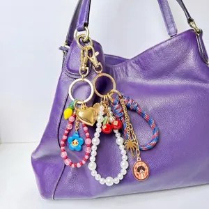 Eleganti ciondoli per borsa a cuore e fiore con perle e ciliegia per decorazione zaino