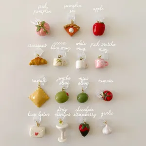 Collectie schattige mini eten en fruit bedeltjes voor DIY sieraden maken