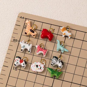Selección de lindos dijes de animales en acero inoxidable con baño de oro de 18 quilates