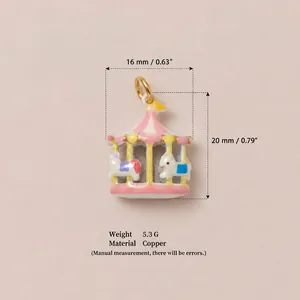 Vue détaillée du pendentif carrousel 3D en cuivre avec dimensions 16mm x 20mm.