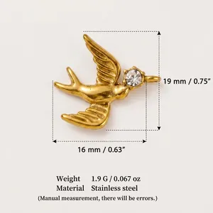 Detailansicht des Edelstahl-Vogelanhängers mit Maßen 19x16mm und funkelndem Zirkonia-Detail.