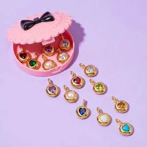 Colgantes de corazón con piedras de nacimiento en acero titanio dorado con joyero rosa
