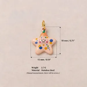 Detailed view of a pink star charm with 18x15mm dimensions and 2.7g weight specifications.