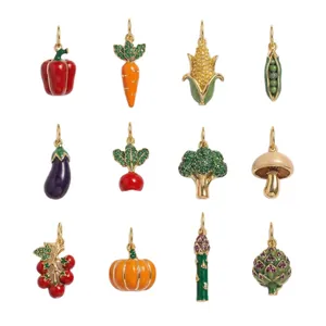 Collezione di 12 ciondoli vegetali in smalto colorato con zirconi in finitura oro 14K