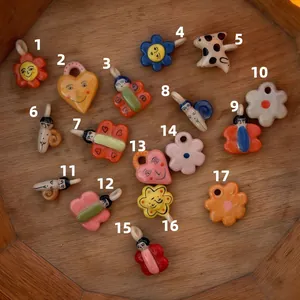 Collection de jolies breloques bijoux DIY style céramique pour la création de colliers.