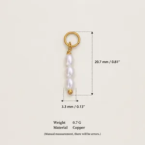Dimensions détaillées d'un pendentif triple perle fabriqué en cuivre plaqué or.