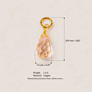 Vue détaillée d'un pendentif goutte facetté champagne avec dimensions et poids en cuivre.