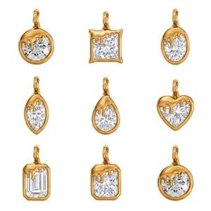 Pendentifs en acier inoxydable doré 18K avec design dégoulinant et cristaux clairs.