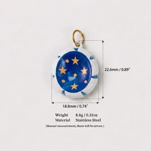 Detailed view of a stainless steel star pattern pendant showing dimensions and weight info
