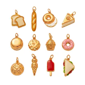 Set di 12 ciondoli in acciaio inossidabile dorato con forme di pane, donut e cupcake