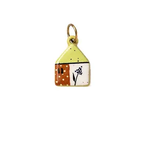 Pendentif en céramique peint à la main en forme de maison avec un joli motif floral