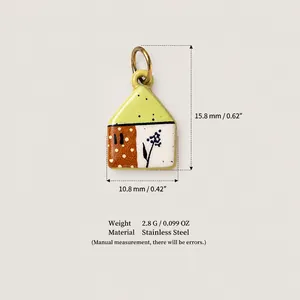 Pendentif maison en émail coloré avec spécifications détaillées de taille et de poids.