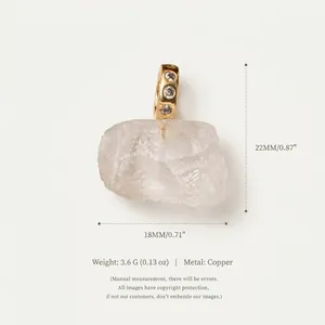 Vue détaillée d'un pendentif en pierre naturelle irrégulière avec dimensions et poids
