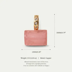 Dimensions détaillées du pendentif en pierre rose avec bélière en cuivre doré