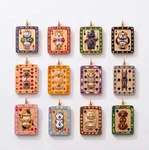 Selezione di 12 ciondoli a forma di carte da poker con simpatici cani e gattini