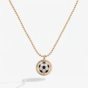 Vue détaillée du pendentif ballon de football rotatif avec gravure Play Your Game rose