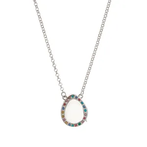 Elegante collana con pendente a cornice d'argento a goccia con pietre preziose colorate