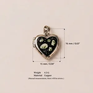 Pendaglio locket a forma di cuore in rame vintage con delicato design floreale