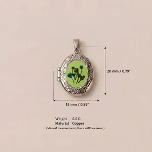 Ciondolo medaglione ovale vintage in argento con motivo floreale verde e misure