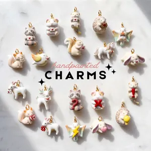 Colección de mini dijes de animales pintados a mano para la creación de joyas artesanales