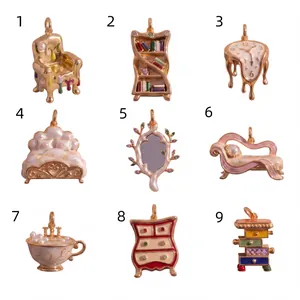 Conjunto colgantes 3D muebles vintage con reloj derretido y sofá miniatura