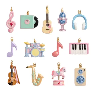 Juego de dijes de instrumentos musicales coloridos en esmalte para bisutería DIY