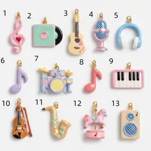 Colgantes de esmalte surtidos con temática musical con notas e instrumentos DIY