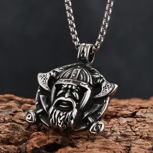 Collier Pendentif Casque de Guerrier Viking Vintage pour Hommes Acier Inoxydable Vieilli Portrait de Pirate Nordique Style Hip Hop Bijoux