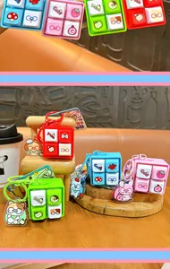 Llavero colorido con forma de botón de teclado para aliviar el estrés y colgar