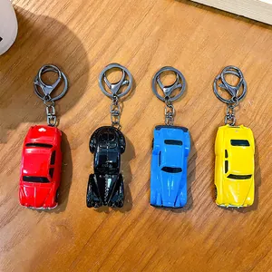 Set van creatieve lichtmetalen Beetle-autosleutelhangers in vier kleuren voor tassen