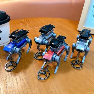 Creatieve mechanische hond drone sleutelhanger set in vier kleuren op houten tafel