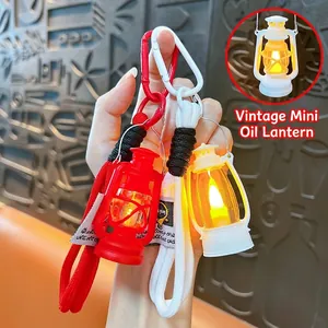 Creatieve Simulatie Retro Olielamp LED Gloeiende Sleutelhanger Tas Hanger Vintage Lantaarn Sfeer Licht Ornament Cadeau