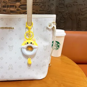 Kreativer leuchtender gelber Katzen-Donut-Schlüsselanhänger für Taschen und Schlüssel