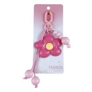 Llavero creativo de flor rosa con cuentas y cuerda trenzada para decoración de bolsos