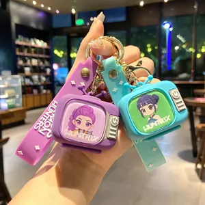 Süßer leuchtender Mini-TV-Schlüsselanhänger mit Anime-Mädchen-Motiv in Lila und Blau