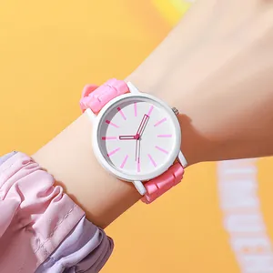 Stijlvol quartzhorloge voor meisjes met roze siliconen bandje en een witte wijzerplaat