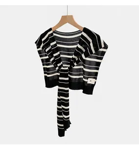 Chal de punto de Tencel a rayas blancas y negras para protección solar y de verano