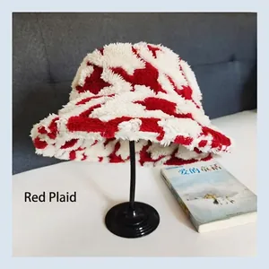 Cappello a secchiello in peluche caldo invernale con motivo astratto rosso e bianco
