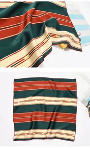 Eleganter hochwertiger gestreifter Seidenquadratschal für Damen in Retro Grün und Rot Mode