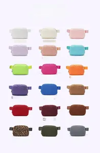 Collezione di marsupi in pile sherpa in vari colori vivaci per sport all'aperto