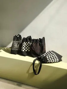 Κομψές πλεκτές γυναικείες τσάντες bucket με κορδόνι και διάφορα δημιουργικά γραφικά σχέδια