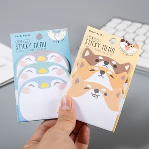 Nahaufnahme von süßen Tier-Haftnotizen mit Pinguin- und Shiba-Inu-Motiven auf Verpackung