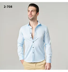 Nahaufnahme eines hellblauen Herren-Langarmhemdes mit professioneller, schmaler Passform