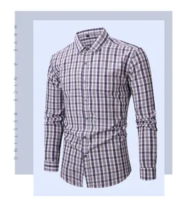 Vista frontale di una camicia da uomo premium a maniche lunghe a quadri casuale.