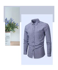 Camicia classica a quadri blu e bianchi da uomo presentata in un ambiente casual