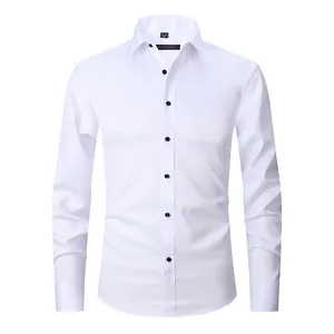 Herren Slim Fit Langarmhemd in Weiß mit modischen kontrastierenden schwarzen Knöpfen
